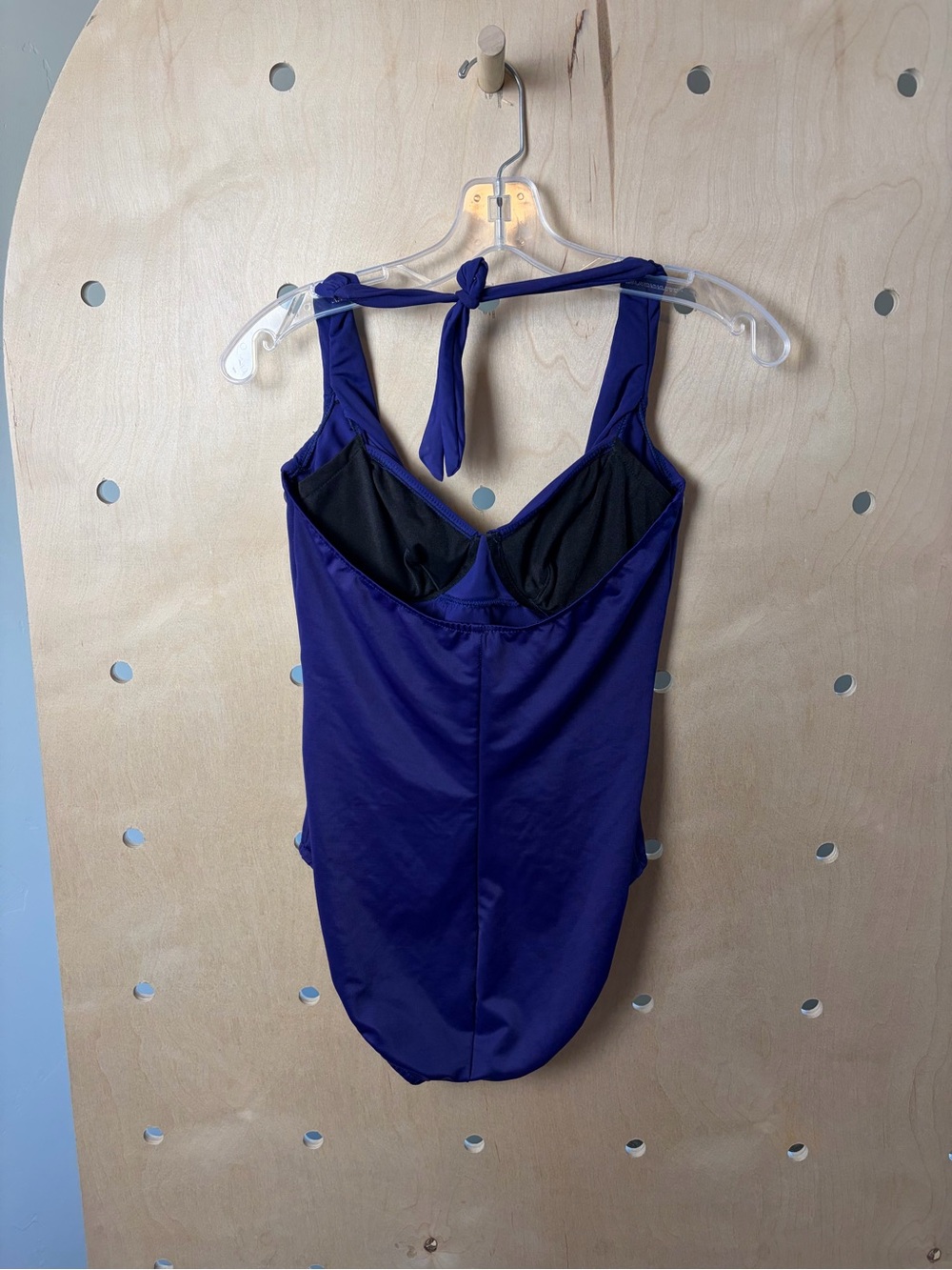 Miraclesuit One-Piece Halter Swimsuit– Women’s Size 12 US - Picture 3 of 7